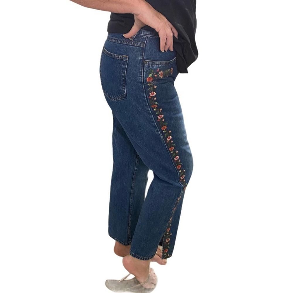 Vintage Bill Blass Flower Embroidered High Rise Blue Jeans Size 8 Petite — image 8 of 8